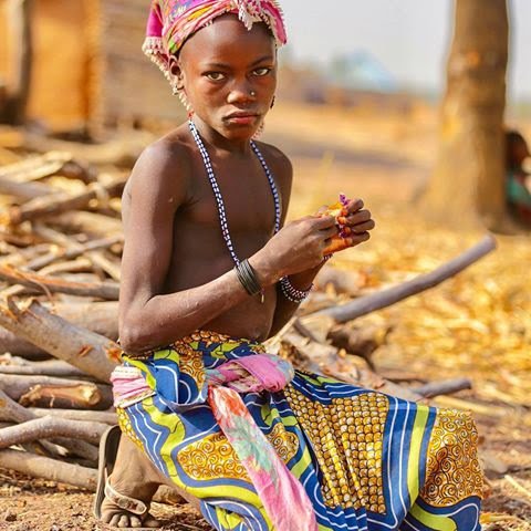 Young girl from the Kambari tribe.